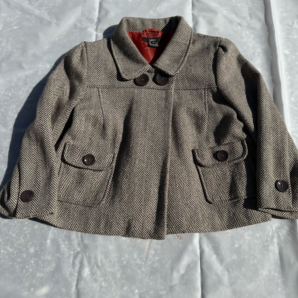 GUC boutique Luii Brown and White Herringbone crop swing topper coat